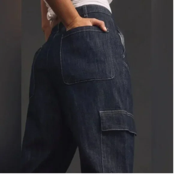 PILCRO Seamed Sport Low-Rise Cargo Jeans - Picture 4 of 15